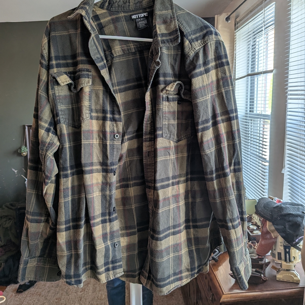 Hot Topic Black and Brown Plaid Button-Down Shirt